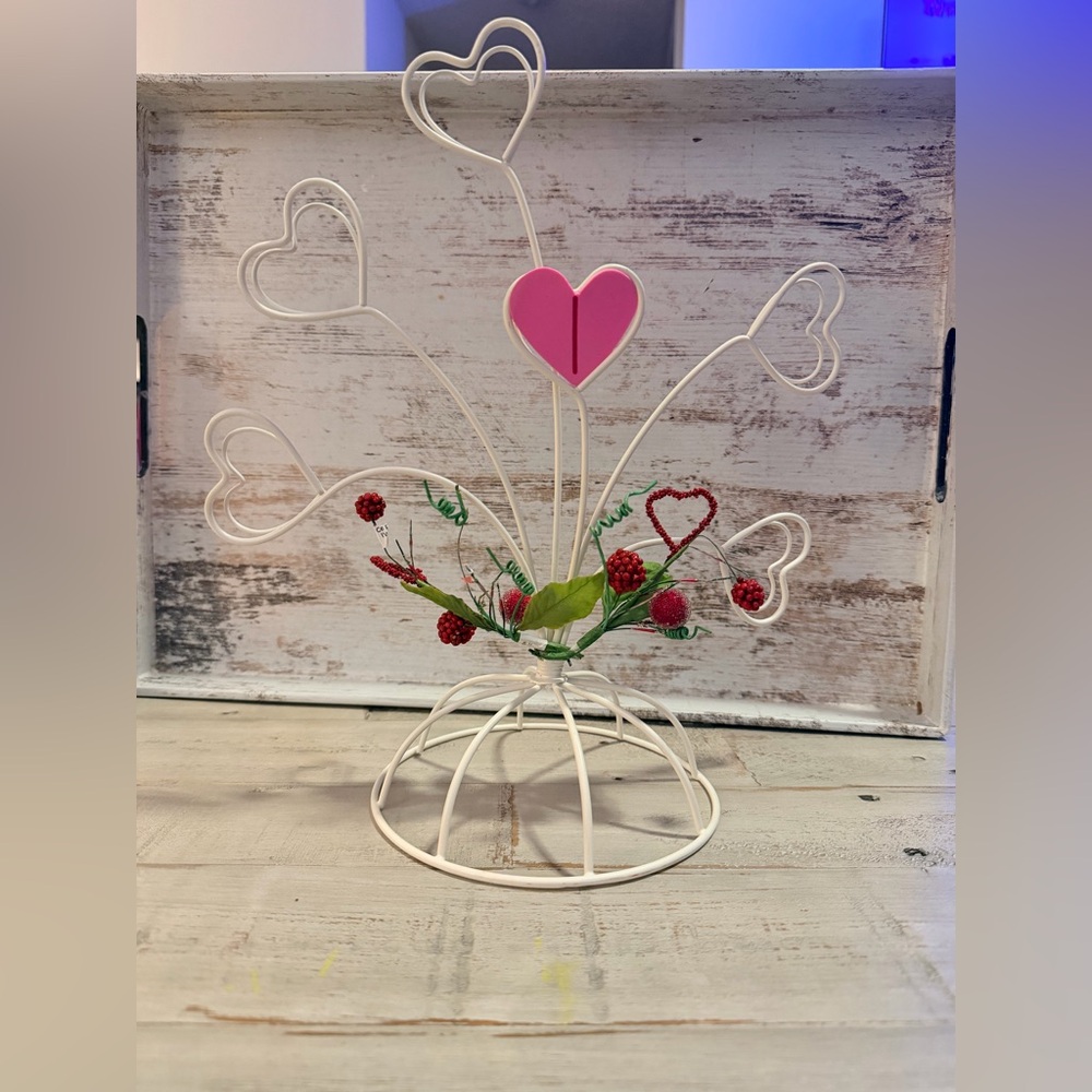 Heart-Shaped White and Pink Wire Stand